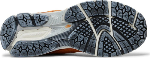 2002R 'Protection Pack - Vintage Orange' M2002RDE